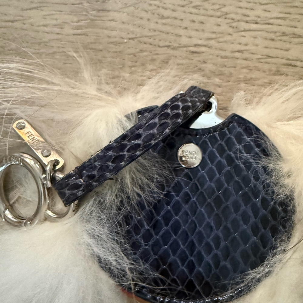 Fendi bag charm - Picture 5 of 11